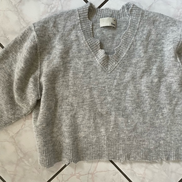 Aritzia grey sweater - Picture 7 of 9